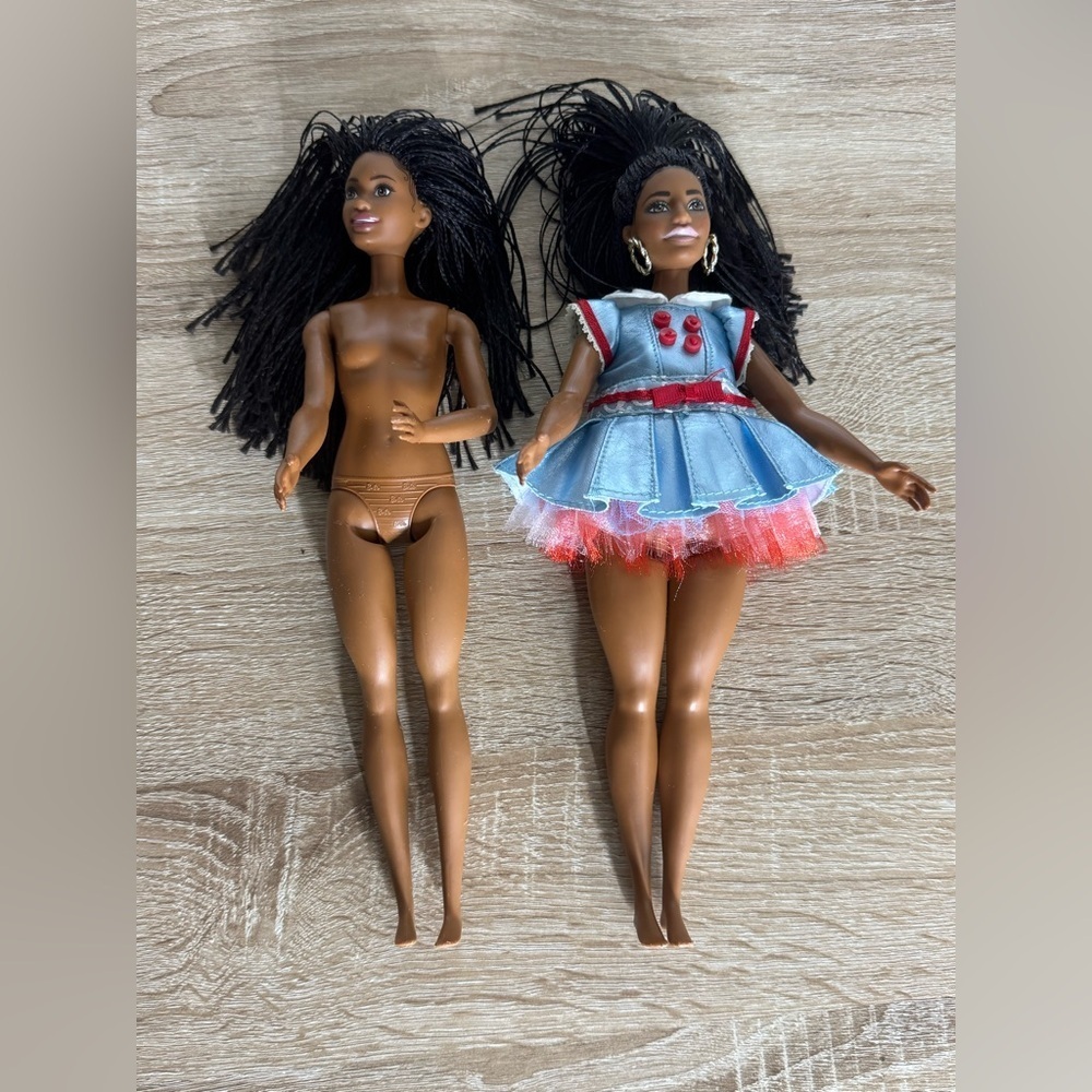 Lot of Two Barbie Dolls - Picture 2 of 10